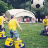 Gran Fútbol : Juego cómico en grandes zapatos para sus eventos