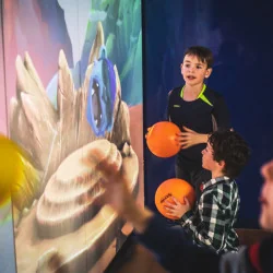 Mural interactivo, entretenimiento deportivo innovador, juego de proyección